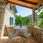 Vakantiehuis Faszinierende Mit Sauna, Meerblick, Dampfbad, Privatpool, Bbq Poreč